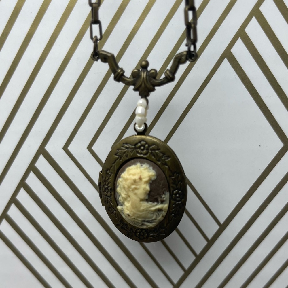 Vintage s945 Antique Vintage Gold‎ Filled Cameo Photo Pendant Rare Collect Q15